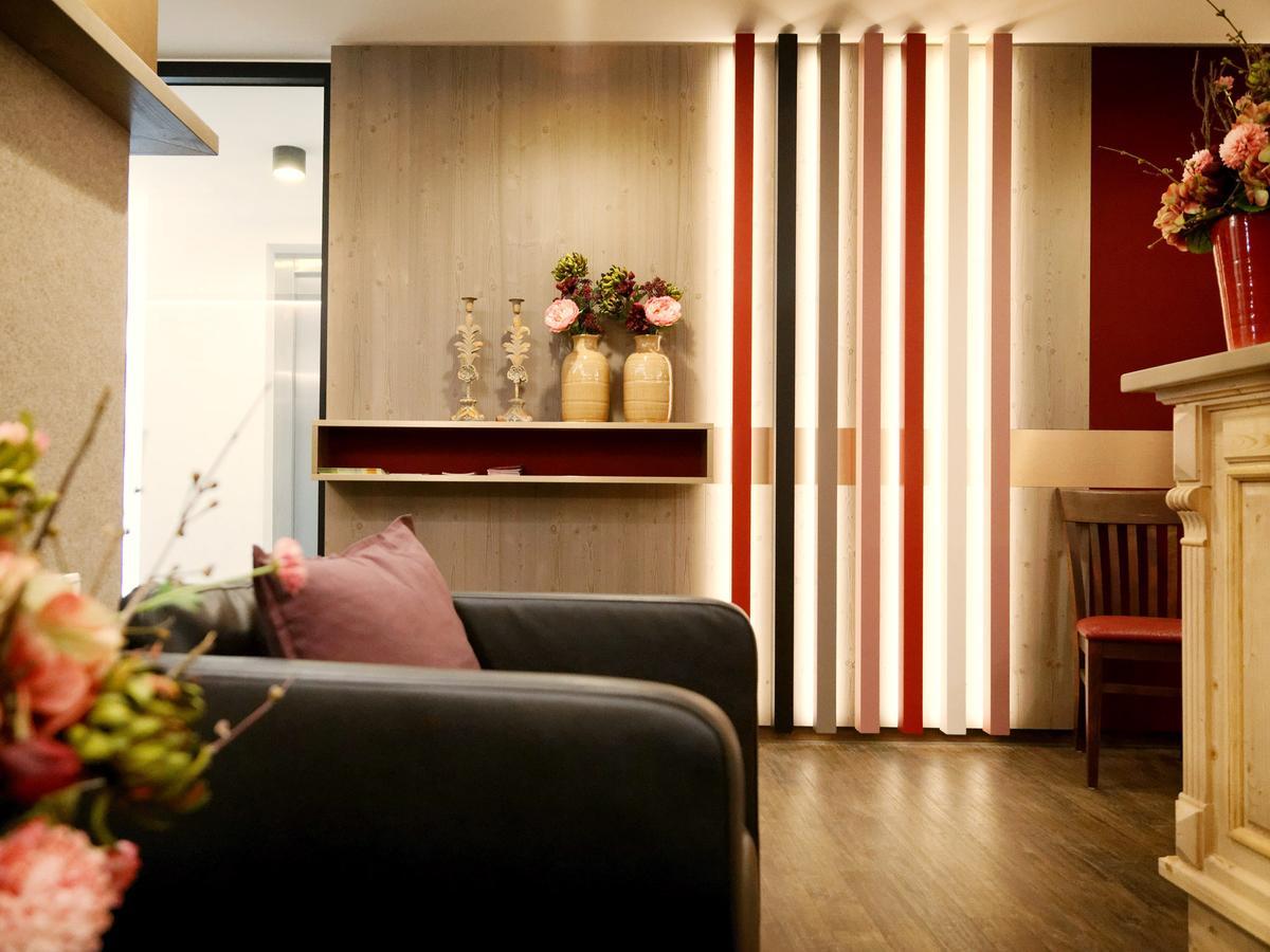 Stadthotel Kachelofen Krumbach Kültér fotó